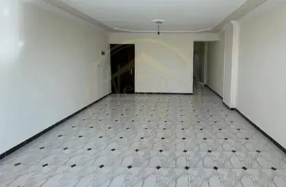 Apartment - 3 Bedrooms - 1 Bathroom for rent in Moharam Bek St. - El Asafra Qebli - Asafra - Hay Than El Montazah - Alexandria