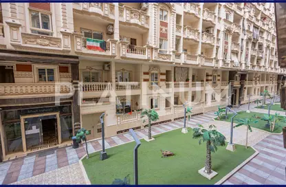 Apartment - 2 Bedrooms - 2 Bathrooms for sale in Al Mustashfa Al Italy St. - Ambrozo - Hadara - Hay Wasat - Alexandria