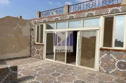 Roof - 2 Bedrooms - 2 Bathrooms for sale in Ganoob El Acadimia - New Cairo City - Cairo