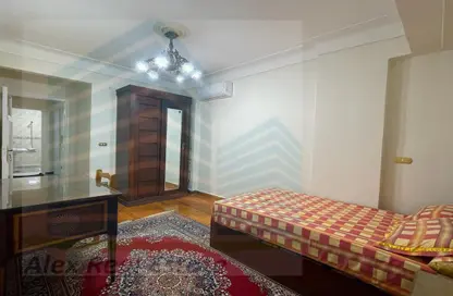 شقة - 2 غرف نوم - 1 حمام للايجار في شارع فاموس - كامب شيزار - حي وسط - الاسكندرية