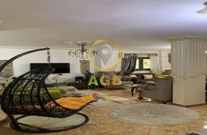 Apartment - 4 Bedrooms - 2 Bathrooms for sale in Karim Bannona St. - Al Abageyah - El Khalifa - Cairo