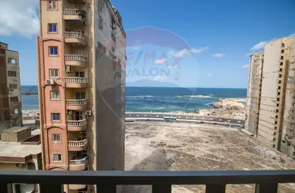 Apartment - 2 Bedrooms - 1 Bathroom for sale in Khaled Ibn Al Walid St. - Miami - Hay Awal El Montazah - Alexandria