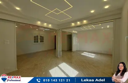 Apartment - 2 Bedrooms - 2 Bathrooms for sale in Al Fath St. - Janaklees - Hay Sharq - Alexandria