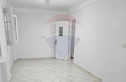 Apartment - 2 Bedrooms - 1 Bathroom for rent in Camp Chezar - Hay Wasat - Alexandria