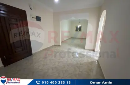 Apartment - 3 Bedrooms - 1 Bathroom for rent in Tout Ankh Amoun St. - Smouha - Hay Sharq - Alexandria