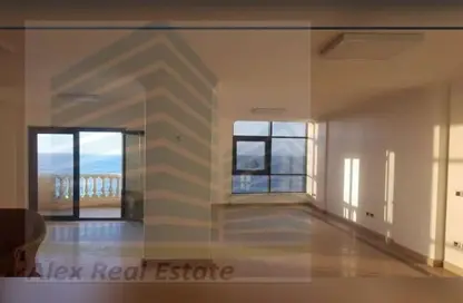 Apartment - 4 Bedrooms - 3 Bathrooms for rent in Al Geish Road - Laurent - Hay Sharq - Alexandria