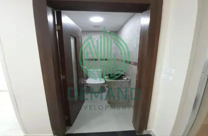 Office Space - Studio - 1 Bathroom for rent in The Gate Plaza Mall - 10th District - Sheikh Zayed City - Giza