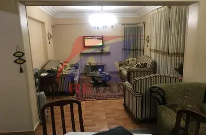 Apartment - 2 Bedrooms - 1 Bathroom for rent in Zakaria Othman St. - 8th Zone - Nasr City - Cairo