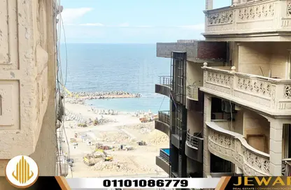 Apartment - 2 Bedrooms - 1 Bathroom for sale in Khaled Ibn Al Walid St. - Miami - Hay Awal El Montazah - Alexandria