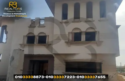 Villa - 5 Bathrooms for sale in Royal City - Sheikh Zayed Compounds - Sheikh Zayed City - Giza