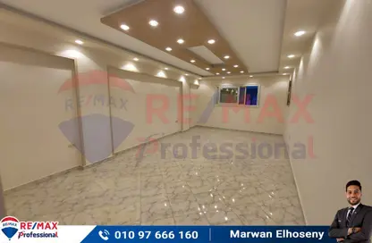 Apartment - 2 Bedrooms - 1 Bathroom for sale in Gamal Abdel Nasser Road - Sidi Beshr - Hay Awal El Montazah - Alexandria