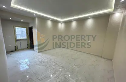 Apartment - 3 Bedrooms - 2 Bathrooms for sale in White Nile St. - Mohandessin - Giza