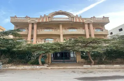 Apartment - 3 Bedrooms - 2 Bathrooms for rent in Ganoob El Acadimia - New Cairo City - Cairo