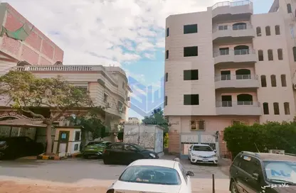 Apartment - 3 Bedrooms - 3 Bathrooms for sale in Al Hosary - 6 October City - Giza