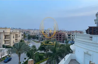 Apartment - 4 Bedrooms - 2 Bathrooms for sale in Ganoob El Acadimia - New Cairo City - Cairo