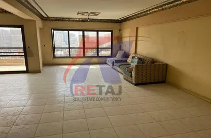 Apartment - 3 Bedrooms - 2 Bathrooms for sale in Nagaty Serag St. - 8th Zone - Nasr City - Cairo