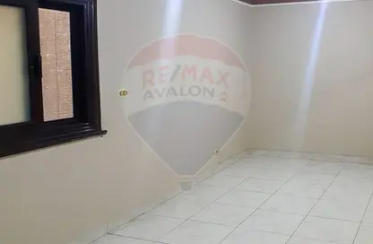 Apartment - 2 Bedrooms - 1 Bathroom for rent in Kamal Eldin Salah St. - Smouha - Hay Sharq - Alexandria