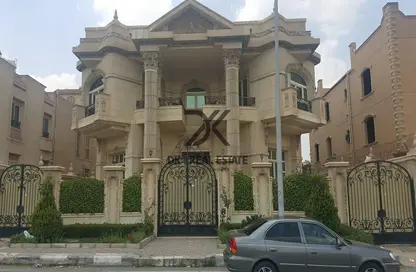 Villa - 6 Bedrooms - 7 Bathrooms for sale in Mogamaa Al Khadmat - 5th Settlement Compounds - The 5th Settlement - New Cairo City - Cairo