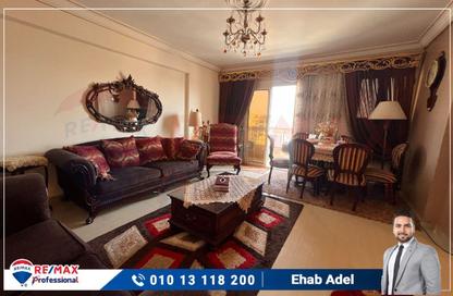 Apartment - 2 Bedrooms - 1 Bathroom for sale in Mostafa Abou Heif St. - Saba Basha - Hay Sharq - Alexandria