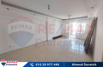 Apartment - 5 Bedrooms - 3 Bathrooms for sale in Amin Yehia St. - Zezenia - Hay Sharq - Alexandria