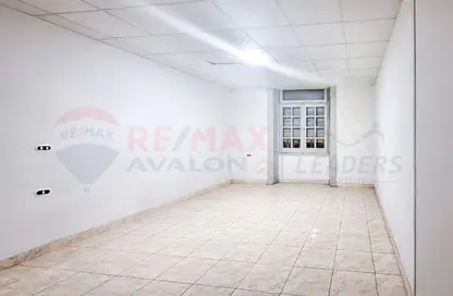 Apartment - 3 Bedrooms - 1 Bathroom for rent in Saad Zaghloul St. - Raml Station - Hay Wasat - Alexandria