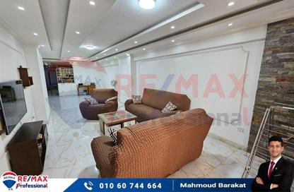 Apartment - 3 Bedrooms - 3 Bathrooms for sale in Ismail Al Habrouk St. - Glim - Hay Sharq - Alexandria