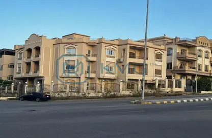 Apartment - 5 Bedrooms - 3 Bathrooms for sale in Doctor Yassin Abdel Ghaffar St. - Area C - Ganoob El Acadimia - New Cairo City - Cairo