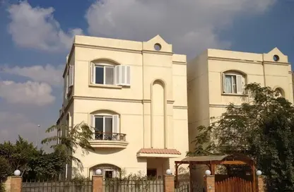 Townhouse - 5 Bedrooms - 4 Bathrooms for sale in Hadayek Al Mohandessin - 4th District - Sheikh Zayed City - Giza