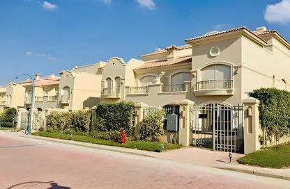 Villa - 4 Bedrooms - 3 Bathrooms for sale in Al Patio 5 East - El Patio - El Shorouk Compounds - Shorouk City - Cairo