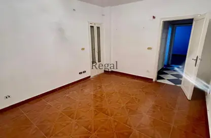 Apartment - 2 Bedrooms - 1 Bathroom for sale in Sherket Al Maady St. - New Maadi - Hay El Maadi - Cairo