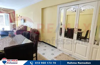 Apartment - 3 Bedrooms - 2 Bathrooms for rent in Amin Yehia St. - Zezenia - Hay Sharq - Alexandria