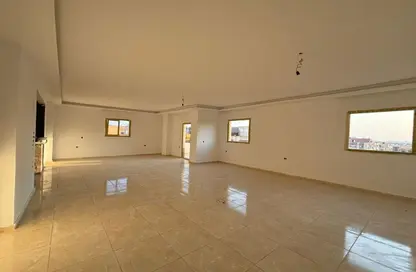 Apartment - 3 Bedrooms - 2 Bathrooms for sale in Al Gezira St. - South Investors Area - New Cairo City - Cairo