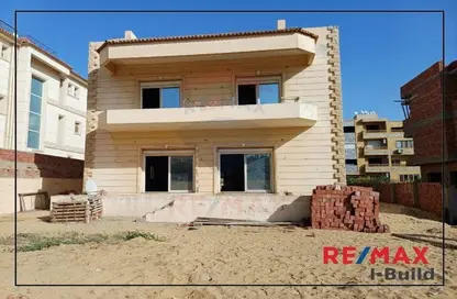 Villa - 4 Bedrooms - 5 Bathrooms for sale in Golf City - Obour City - Qalyubia