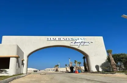 Chalet - 3 Bedrooms - 4 Bathrooms for sale in Hacienda West - Ras Al Hekma - North Coast