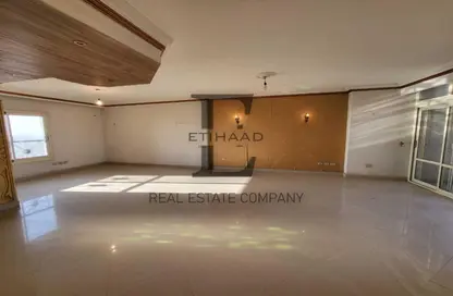 Apartment - 4 Bedrooms - 3 Bathrooms for sale in Al Corniche St. - El Sahel - Hay Shobra - Cairo