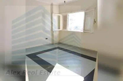 Apartment - 2 Bedrooms - 1 Bathroom for rent in Smouha Square - Smouha - Hay Sharq - Alexandria