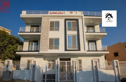 Roof - 3 Bedrooms - 2 Bathrooms for sale in 9th District - Shorouk City - Cairo