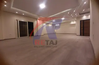 Apartment - 3 Bedrooms - 3 Bathrooms for rent in Ganoob El Acadimia - New Cairo City - Cairo