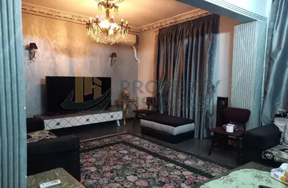 Apartment - 3 Bedrooms - 1 Bathroom for sale in Esraa Al Moalemeen St. - Mohandessin - Giza