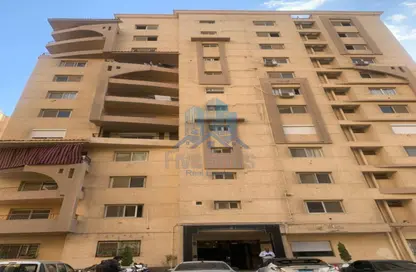 Apartment - 3 Bedrooms - 2 Bathrooms for sale in Nasr City - Cairo