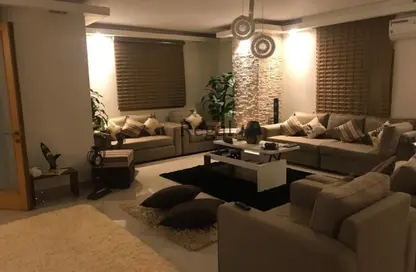 Apartment - 3 Bedrooms - 2 Bathrooms for sale in Zahraa Al Maadi St. - Degla - Hay El Maadi - Cairo