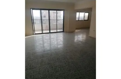 Apartment - 3 Bedrooms - 3 Bathrooms for rent in Amin Al Shamsi Basha St. - El Hegaz Square - El Nozha - Cairo