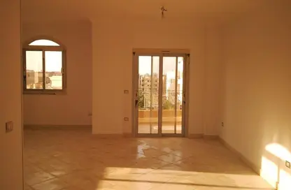 Apartment - 3 Bedrooms - 2 Bathrooms for rent in Aly Sharawy St. - Al Narges 5 - Al Narges - New Cairo City - Cairo