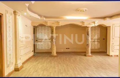 Apartment - 3 Bedrooms - 2 Bathrooms for sale in Mohamed Ragab St. - Bolkly - Hay Sharq - Alexandria