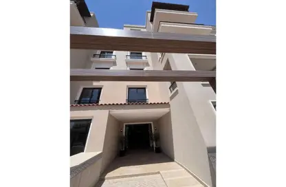 Townhouse - 6 Bedrooms - 4 Bathrooms for sale in Village West - Sheikh Zayed Compounds - Sheikh Zayed City - Giza