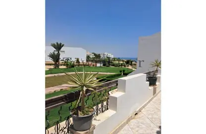 Chalet - 2 Bedrooms - 2 Bathrooms for sale in Louly Beach Resort - Al Ain Al Sokhna - Suez