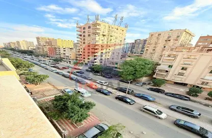 Apartment - 3 Bedrooms - 2 Bathrooms for sale in Al Sheikh Mohammed Al Nadi St. - 6th Zone - Nasr City - Cairo