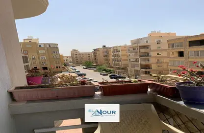 Apartment - 3 Bedrooms - 2 Bathrooms for sale in Mostashareen - North Investors Area - New Cairo City - Cairo