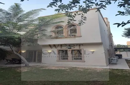 Villa - 5 Bedrooms - 4 Bathrooms for rent in Street 10 - Greens - 6th District - Sheikh Zayed City - Giza