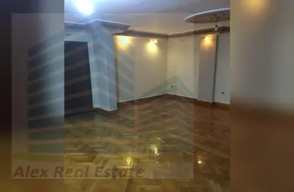 Apartment - 2 Bedrooms - 1 Bathroom for rent in Nady Smouha Al Riyadi St. - Smouha - Hay Sharq - Alexandria